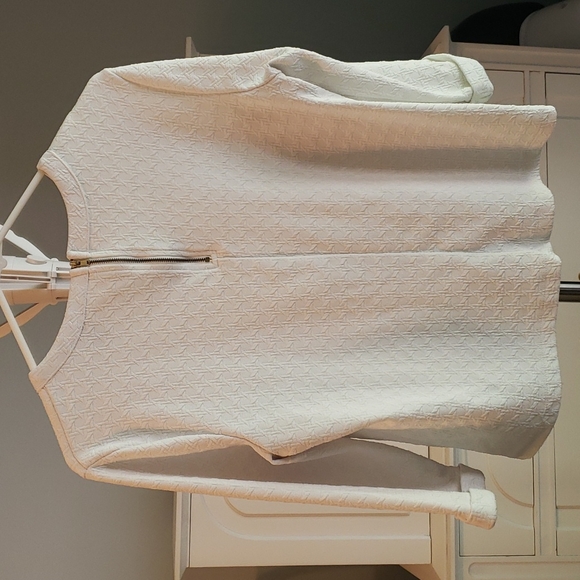 Light Sweater - Picture 2 of 3